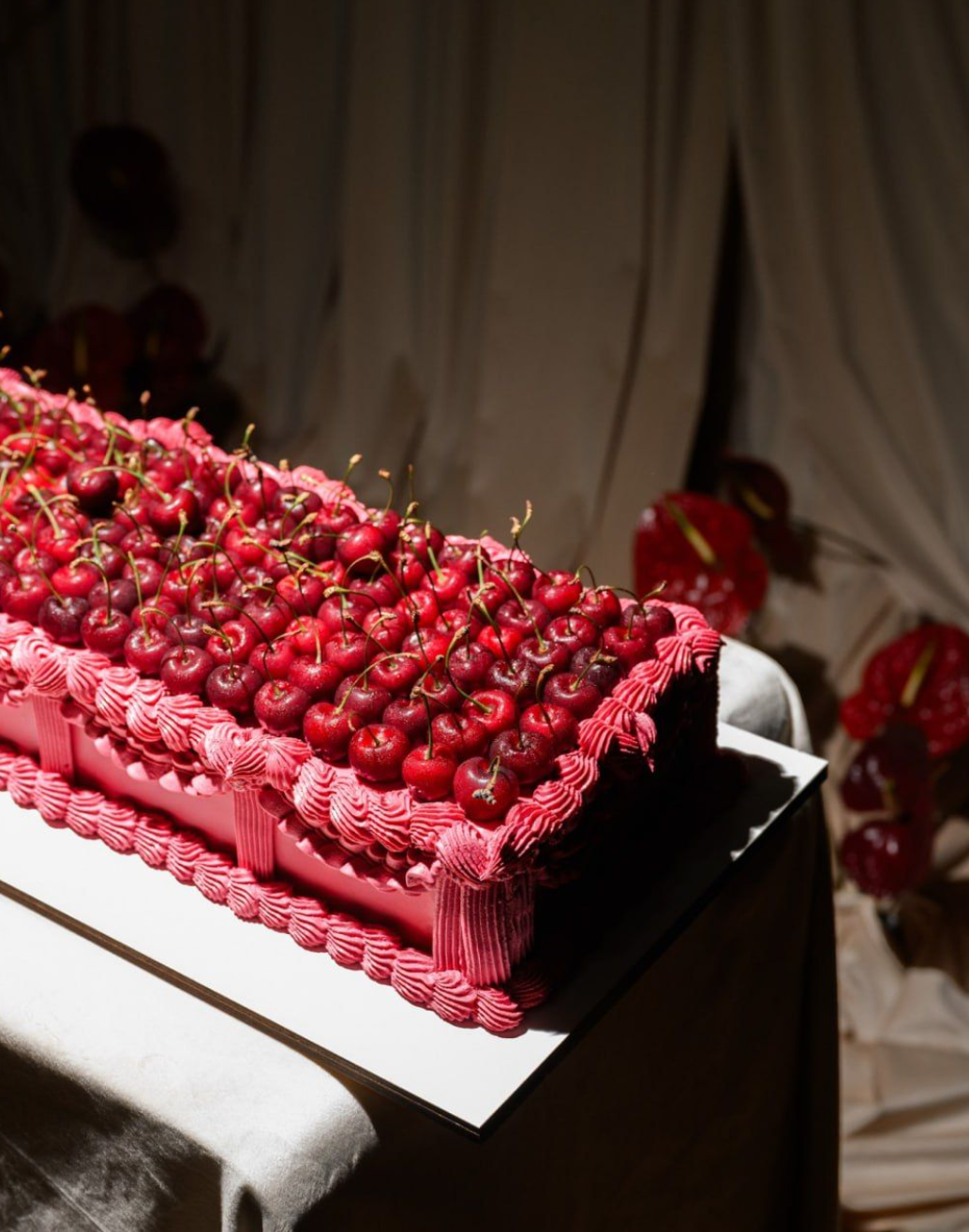 Свадебные тренды-2026: плоские торты и десерты в стиле Марии-Антуанетты можно, торты, Торты, акцент, ткани, гостей, более, добавить, могут, немного, которые, всего, просто, десерт, очень, особенно, цветами, стиле, цветочный, цветы