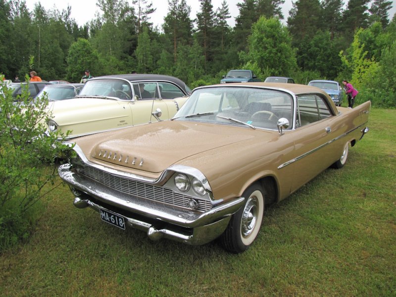 Chrysler Windsor 1958 года. встреча, олдтаймер