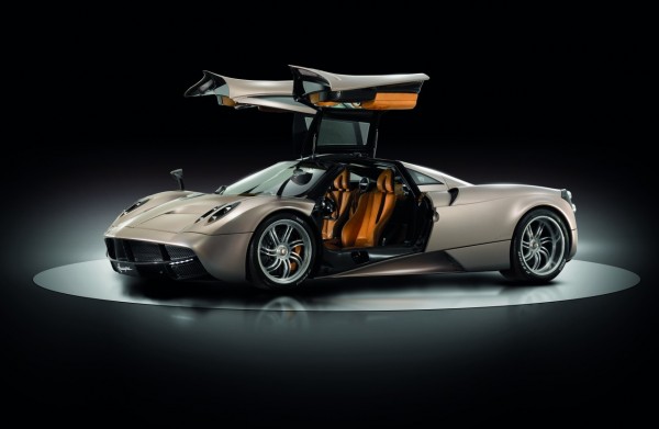 Супер-кар Pagani Huayra за миллион евро