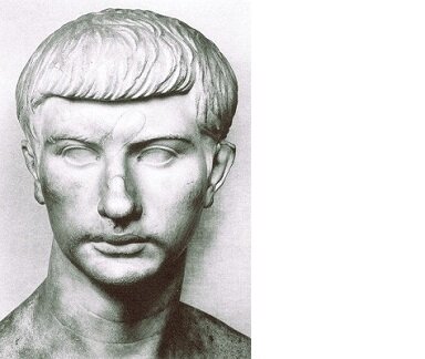 Марк Клавдий происходил из знатного римского патрицианского рода.-3