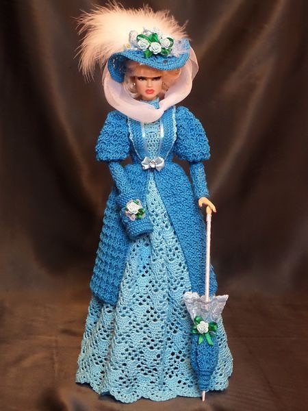 Если рукодельница обожает вязать, даже у кукол шикарные вязаные наряды!       