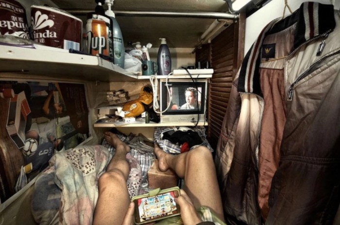 Не квартира, а сплошное недоразумение: друг побывал в Гонконге и показал, как люди -живут- в двухметровых контейнерах