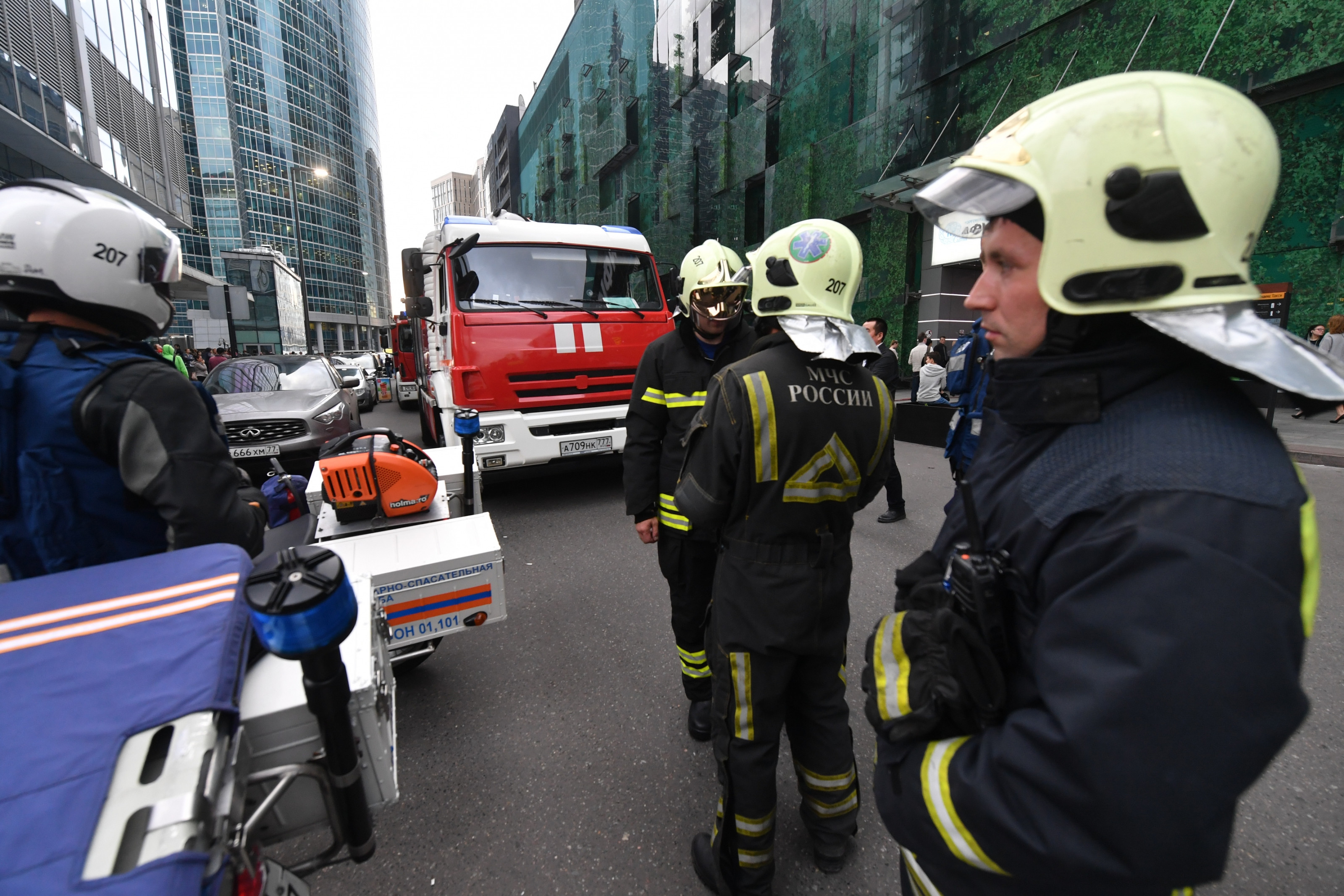 Взрывы доносились с горящего автосервиса в Москве