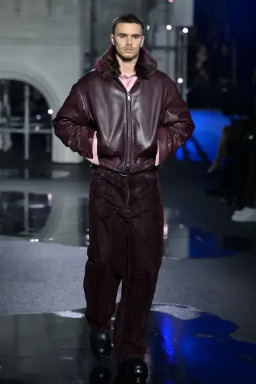 Рози Хантингтон-Уайтли и сын Виктории Бекхэм на подиуме, Джейсон Стэтхем и Кейт Мосс в зале на показе Burberry Лондоне, стали, также, Images, вручения, голливудские, многие, которой, гостями, BAFTA, наград, церемония, ЛоуПоппи, Миддлтон, состоялась, ХилтонАйрис, ЧангРанее, КеоганАлекса, ДелевиньБарри, звёзды