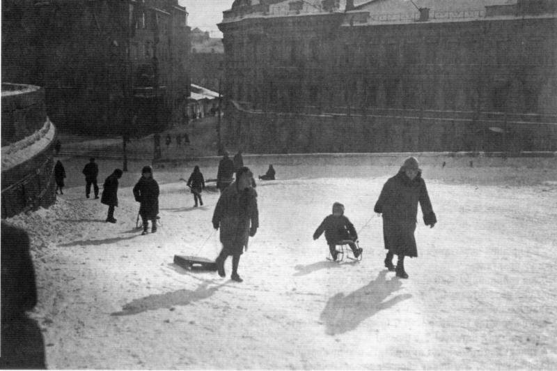 Курсовой переулок у храма Христа Спасителя, конец 1920-х годов. город, зима, москва, ностальгия, фото, фотографии