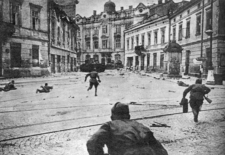 Испуг и замешательство: как в Киеве отреагировали на присвоение российским воинским частям «украинских» названий Испуг и замешательство: как в Киеве отреагировали на присвоение российским воинским частям «украинских» названий
