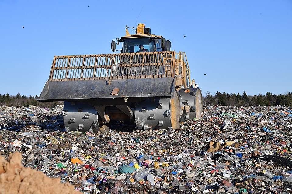 Реформа утилизации бытовых отходов обернулась у нас крутыми тарифами для населения Фото: Виктор ГУСЕЙНОВ