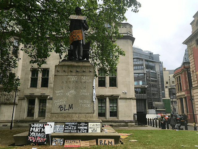 Расист Черчилль и атака британской легкой кавалерии Расист Черчилль и атака британской легкой кавалерии