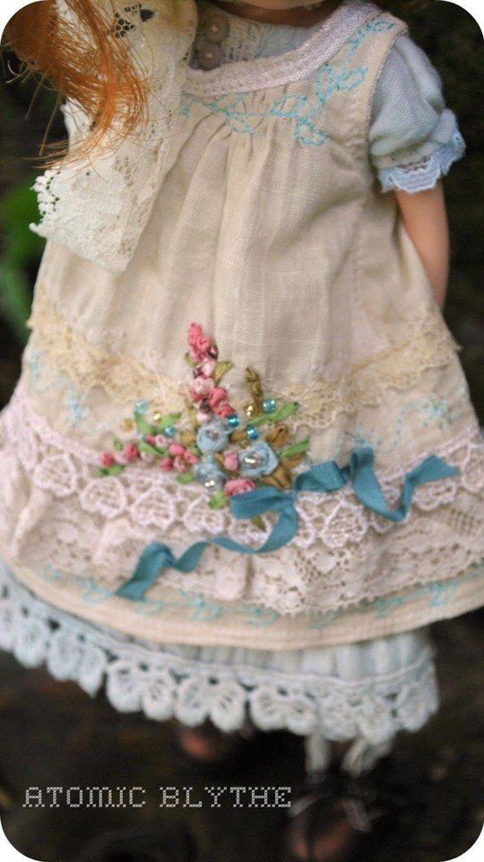 Кукольная одежда с вышивкой. Идеи для вдохновения 