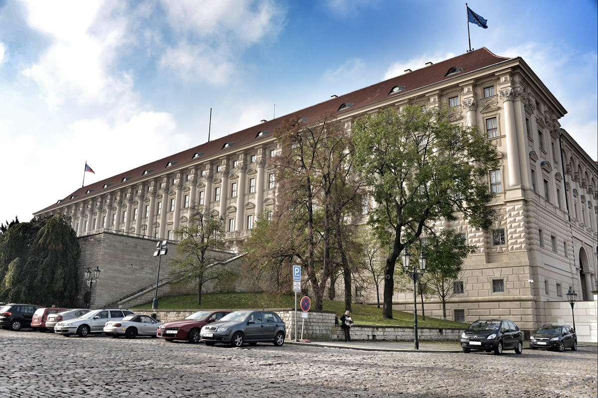 Чехия приняла решение о высылке нескольких российских дипломатов