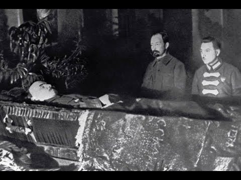 Почему Троцкий хотел кремировать тело Ленина 