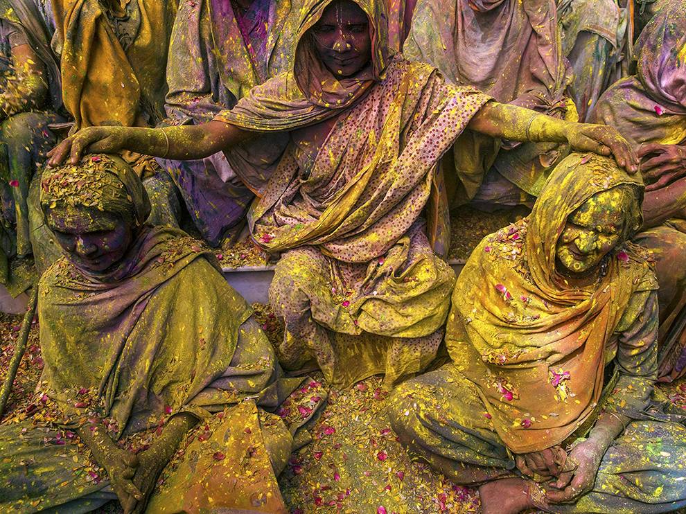 vrindavan-city-holi_94728_990x742