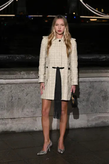 Рози Хантингтон-Уайтли и сын Виктории Бекхэм на подиуме, Джейсон Стэтхем и Кейт Мосс в зале на показе Burberry Лондоне, стали, также, Images, вручения, голливудские, многие, которой, гостями, BAFTA, наград, церемония, ЛоуПоппи, Миддлтон, состоялась, ХилтонАйрис, ЧангРанее, КеоганАлекса, ДелевиньБарри, звёзды