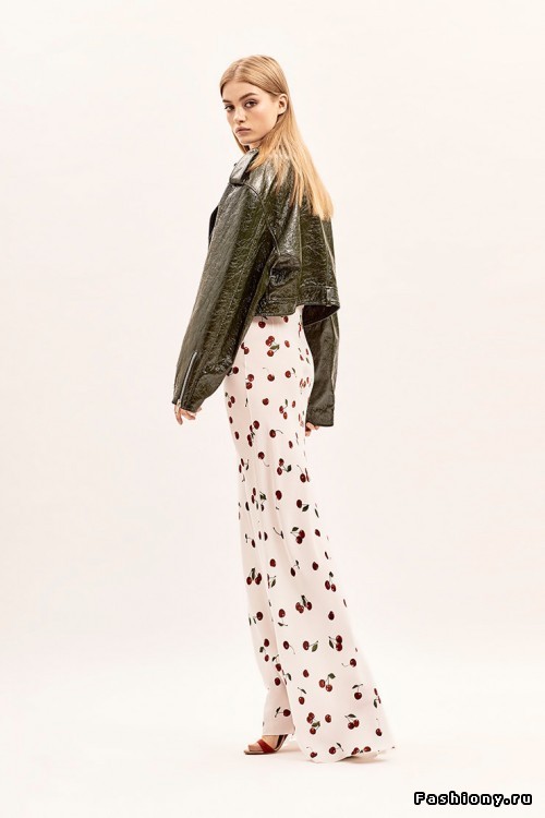 Вишни, горох, лакированные косухи в look-bookе Alexander Terekhov (resort 2019) Вишни, горох, лакированные косухи в look-bookе Alexander Terekhov (resort 2019)