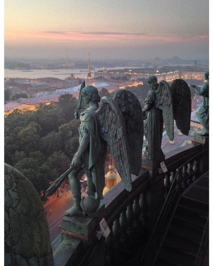 Ангелы следят за Петербургом северной, снизу, нельзя, раньше, сфотографировать, добраться, смогли, фотолюбители, коптеров, появлением, людям, столице, простым, увидеть, тяжело, поэтому, высоко, делали, всегда, ангелов