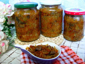 Солянка с лисичками и капустой на зиму