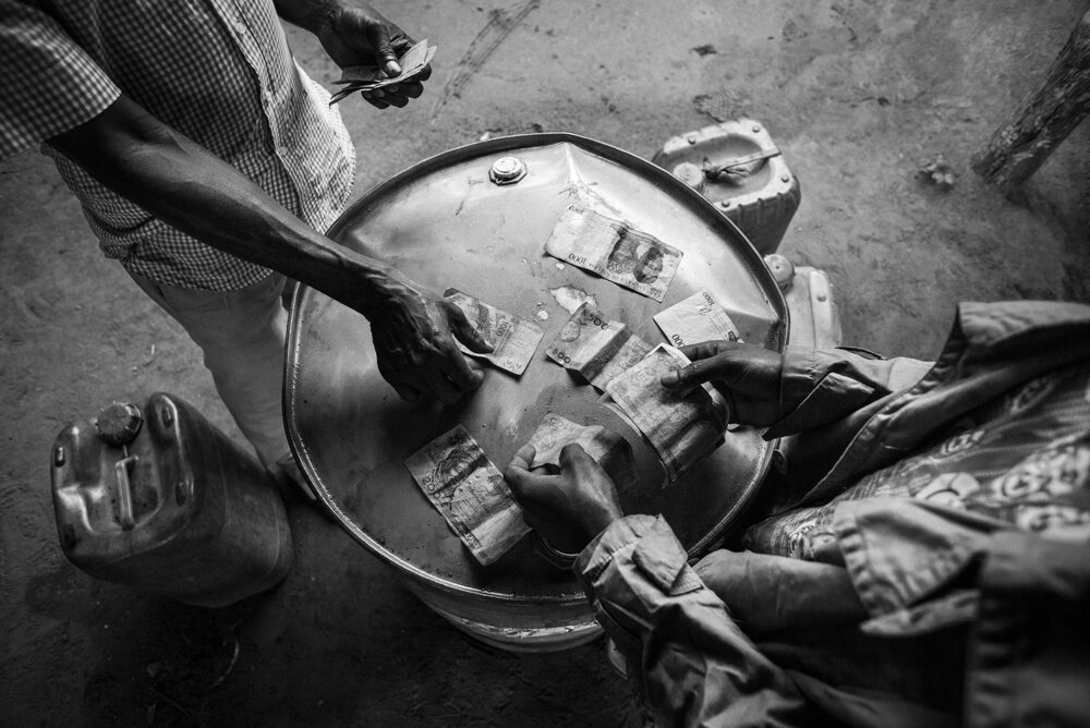 Это просто бомба, или Как работает бензиновая мафия Бенина