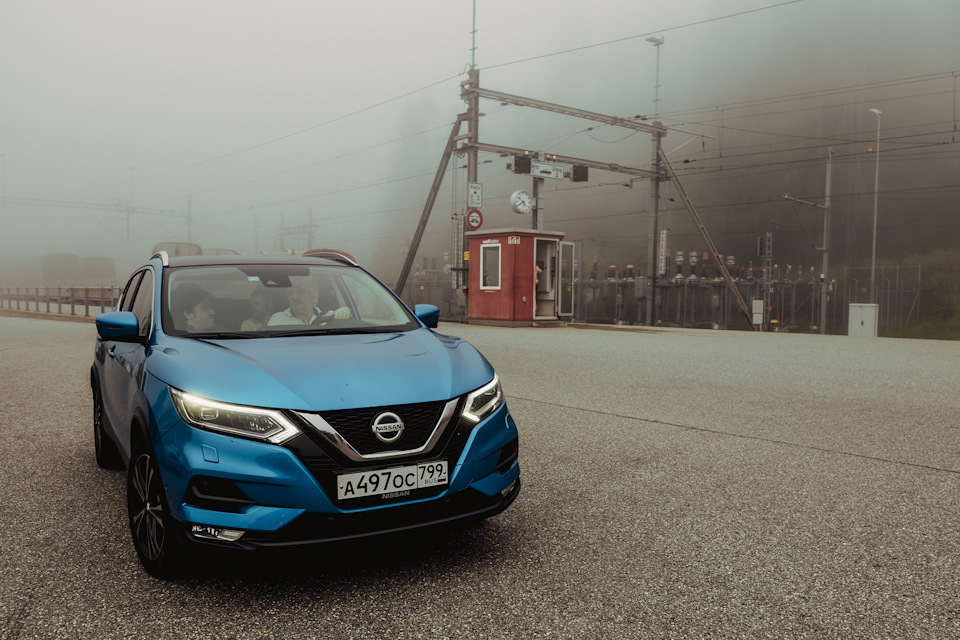 Поезд, перевозящий автомобили прямо с людьми Поезд, перевозящий автомобили прямо с людьми Марки и модели,путешествие