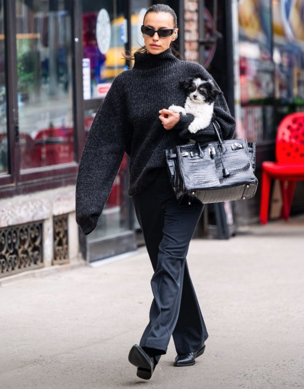 Ничего лишнего: Ирина Шейк показала, с чем носить черные брюки этой весной Ирина, также, черном, образ, модель, Брэдли, звезды, декольте, дочери, больше, качестве, модели, цвете, платье, каблуке, низком, Ирины, красоты, приняла, участие