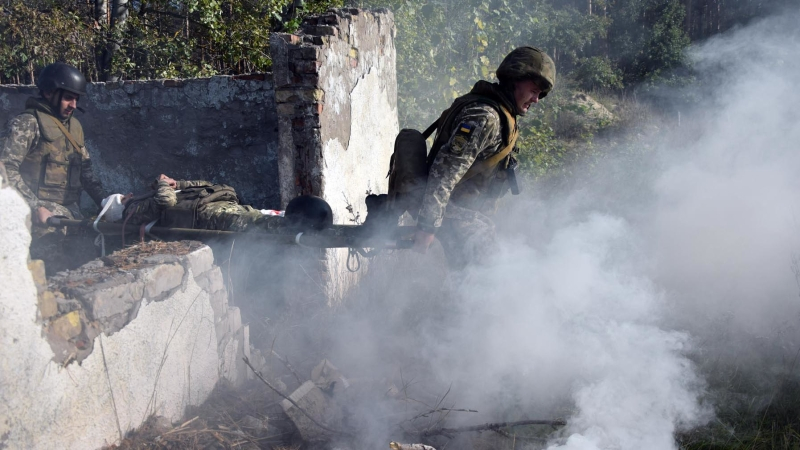 Донбасс сегодня: армия Киева несет потери под Донецком, ВСУ поставляют оружие для ИГИЛ