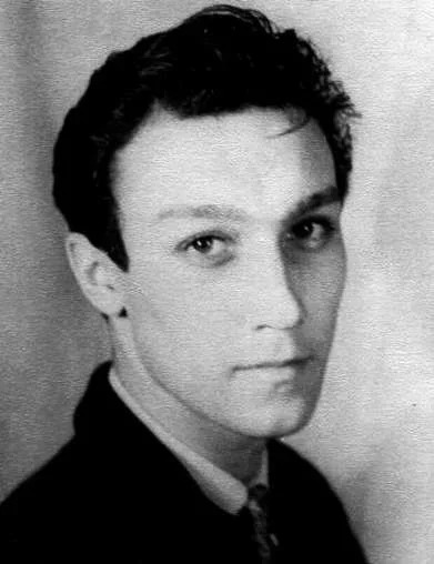 Жизнь до славы: архивные фотографии любимых актеров Жизнь до славы: архивные фотографии любимых актеров Звезды