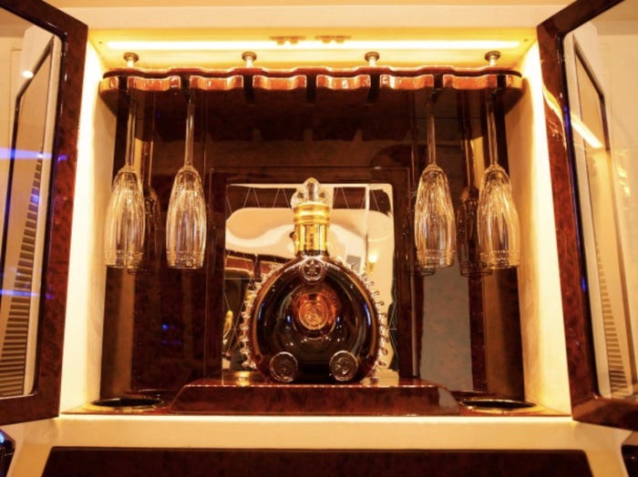 Пуленепробиваемый Mercedes Sprinter стоимостью 550 000 долларов Пуленепробиваемый Mercedes Sprinter стоимостью 550 000 долларов автомобили