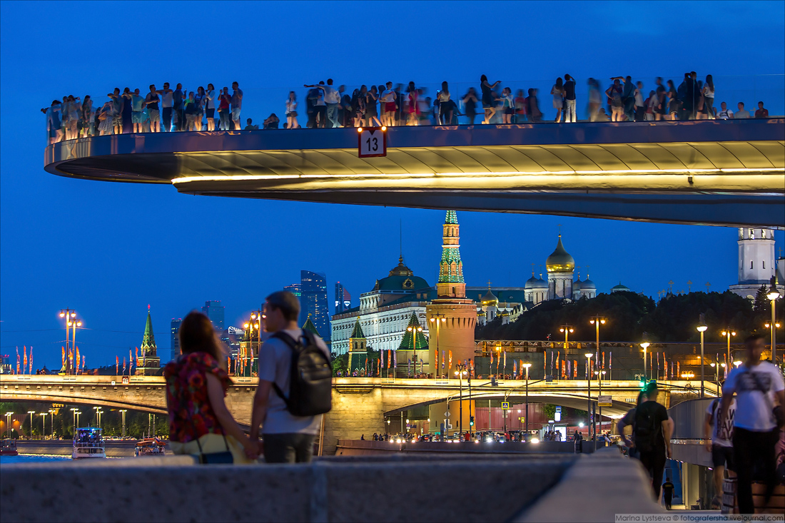 Сходить в москве сегодня вечером. Интересные места в Москве вечером. Где красивая вечерняя Москва. Куда сходить в Москве сегодня вечером. Вечерняя Москва селфи сегодня.