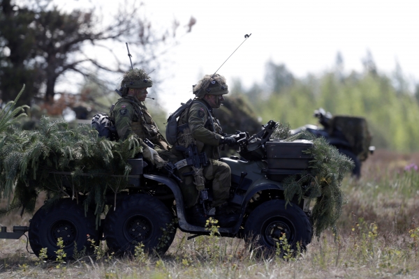 Американский генерал признал, что НАТО не в силах защитить Прибалтику