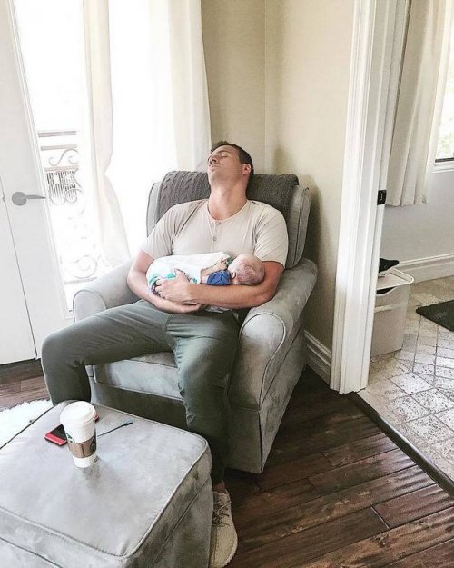 18 человек, которые очень устали и решили сделать паузу mir-interes.info