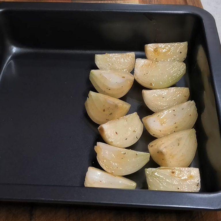 Почти никто не знает, что из лука можно приготовить такую вкусноту. Улетает за минуту, остыть не успевает Почти никто не знает, что из лука можно приготовить такую вкусноту. Улетает за минуту, остыть не успевает просто, очень, форму, ничего, сегодня, когда, нужно, больше, рецепт, масло, готовить, сразу, потом, сделал, бумаги, жалко, Правда, 😉Выкладываем, ругала, пекарской