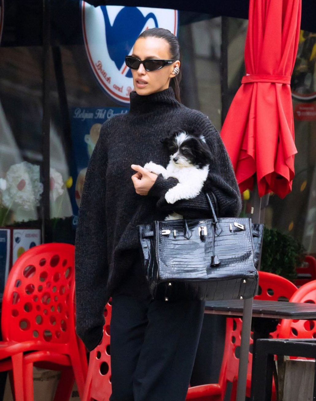 Ничего лишнего: Ирина Шейк показала, с чем носить черные брюки этой весной Ирина, также, черном, образ, модель, Брэдли, звезды, декольте, дочери, больше, качестве, модели, цвете, платье, каблуке, низком, Ирины, красоты, приняла, участие