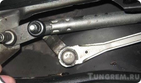 Замена трапеции и мотора стеклоочистителя на Lada Kalina