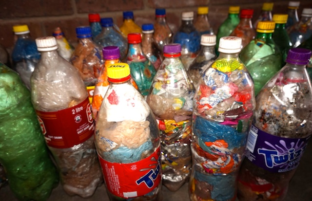 Необычный метод борьбы с пластиковыми отходами домашний очаг