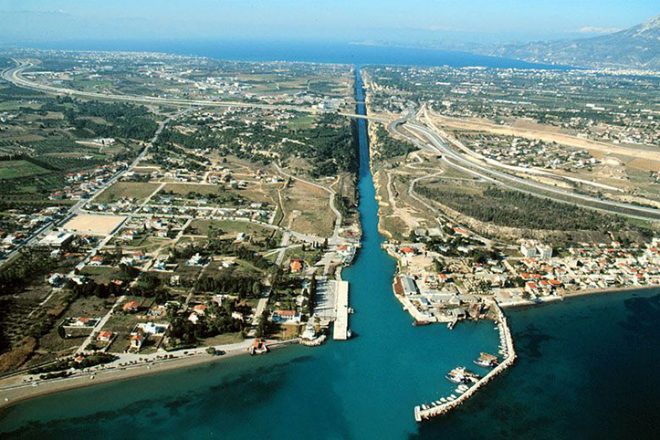 Самый узкий канал в мире, где может легко застрять корабль путешествия