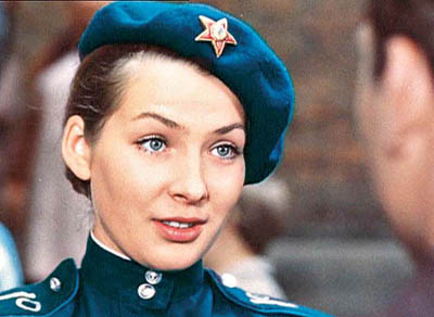 Как менялась девушка Володи Шарапова Варвара (актриса Наталья Данилова) с течением времени.