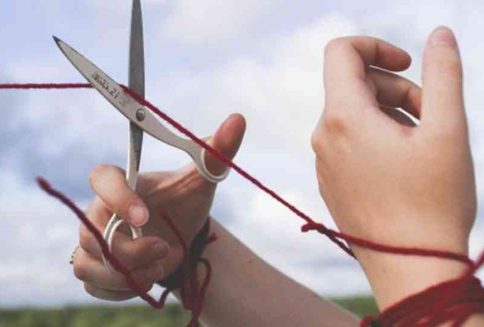 Да, это вполне нормально — вычеркнуть токсичных родственников из своей жизни жизненное