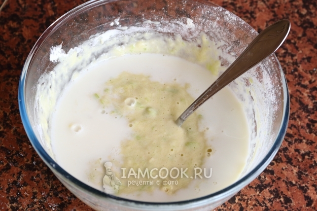 Влить молоко