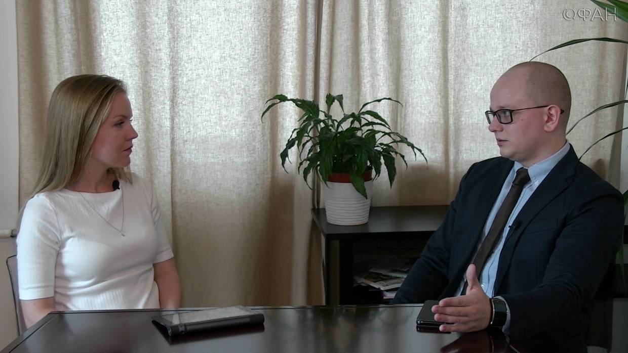 Политолог Валяев: «Зеленский готовит выход Украины из Минских соглашений» Политолог Валяев: «Зеленский готовит выход Украины из Минских соглашений» Украина