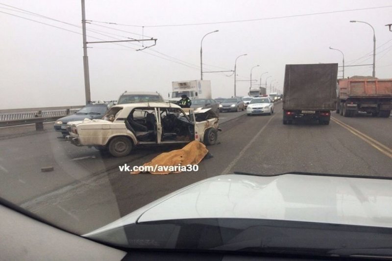 Авария дня. В Астрахани погиб водитель 