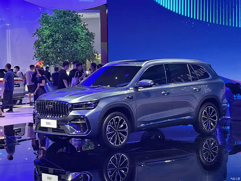  более мощный мотор, улучшенная адаптивная подвеска и более современный автопилот