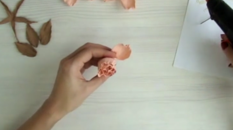 Нежная роза из фоамирана Нежная роза из фоамирана рукоделие