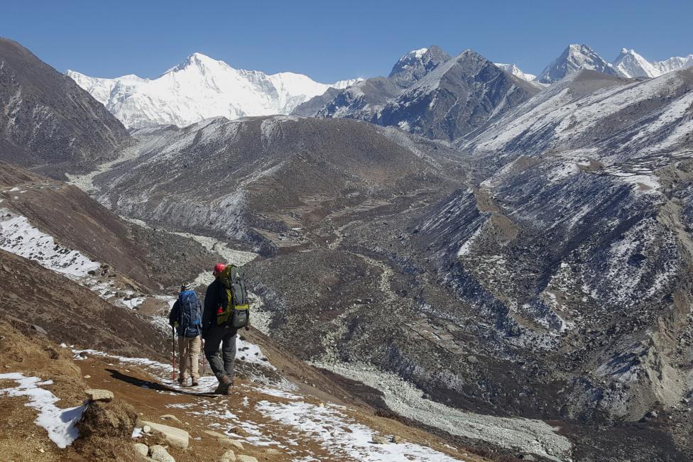 Эверест снова покорён: альпинисты впервые достигли вершины после схода лавины в 2015 году