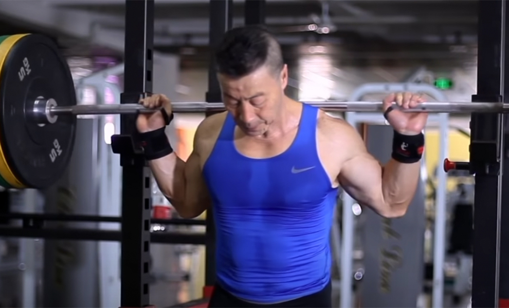 Мужчину из Китая все ставят в пример, когда говорят про физическую форму. Но дело в том, что ему 75 лет п,Культура [1134516]