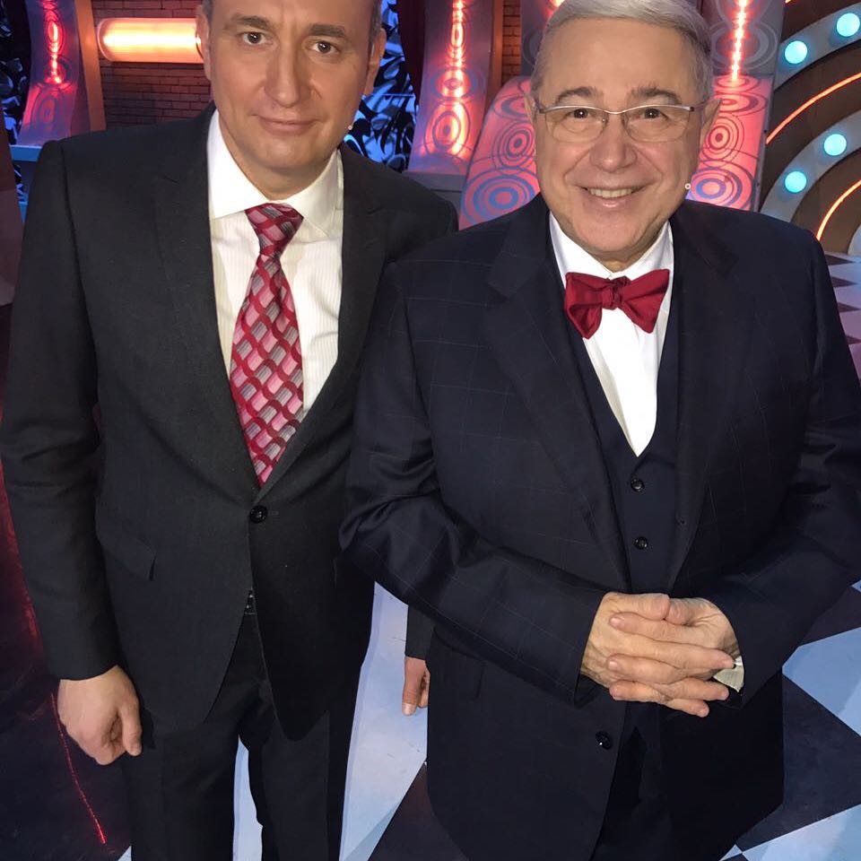 Не до смеха: после 20 лет брака жена застала Святослава Ещенко с пятью женщинами и подала на развод Не до смеха: после 20 лет брака жена застала Святослава Ещенко с пятью женщинами и подала на развод