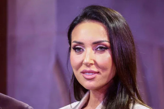 Алсу прослезилась на сцене, исполняя песню для «особенной» зрительницы
