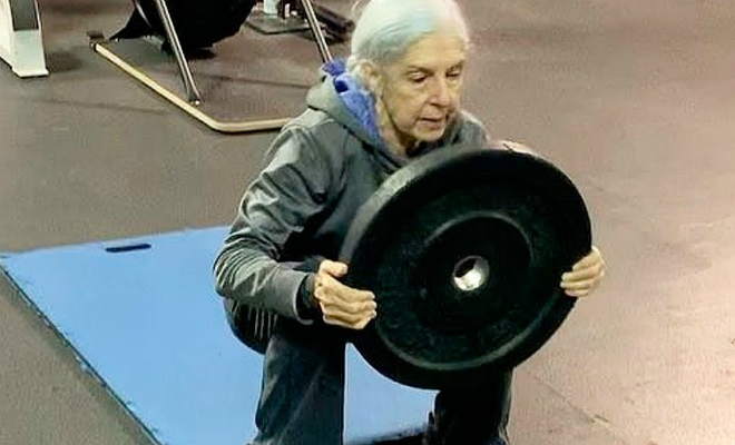 72-летняя пенсионерка пришла в спортзал и вызывала усмешку тренера. Через минуту она показала упражнения, которые с трудом повторяли продвинутые спортсмены Культура