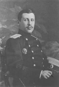 На данном изображении может находиться: 1 человек, часть тела крупным планом