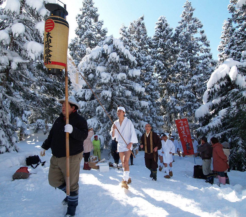 «Горные монахи» – документальная короткометражка о японских отшельниках Ямабуси «Горные монахи» – документальная короткометражка о японских отшельниках Ямабуси жизнь