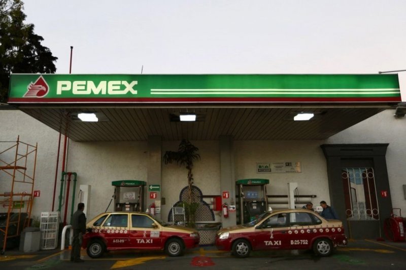 Заправочная станция Pemex, Мехико, Мексика. авто, автомобили, автопутешествие, азс, заправка, заправочная станция, мир, путешествия