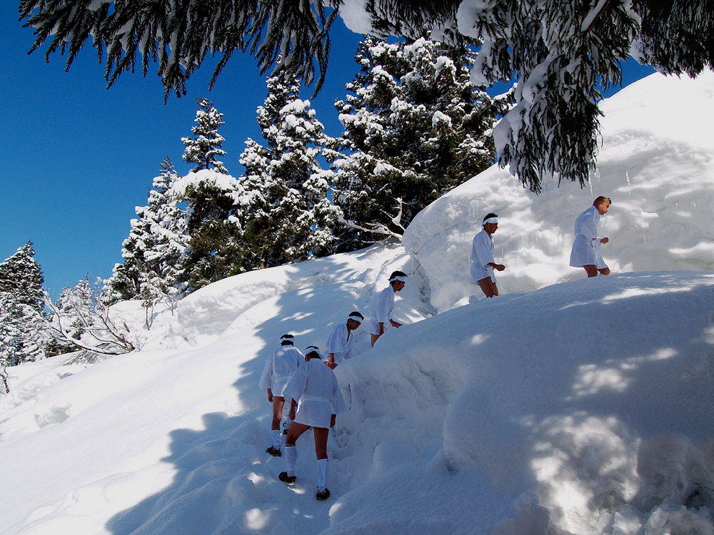 «Горные монахи» – документальная короткометражка о японских отшельниках Ямабуси «Горные монахи» – документальная короткометражка о японских отшельниках Ямабуси жизнь